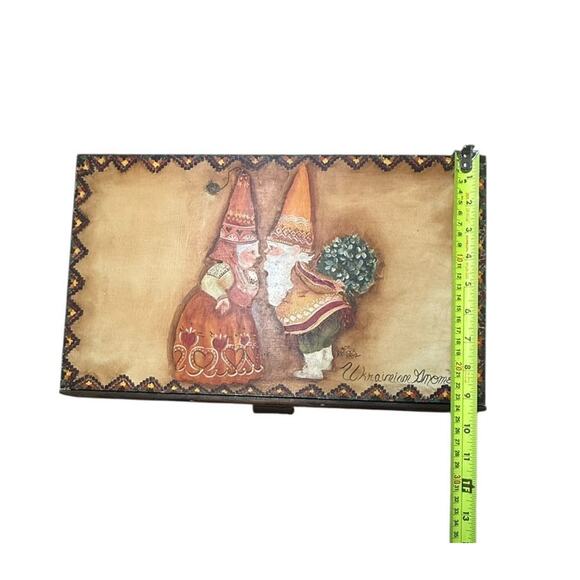 christmas Hand Painted Ukrainian kissing Gnomes Wooden Box Signed Folk Art - Picture 8 of 10